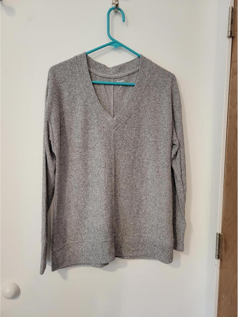 Sonoma Women's Gray V-Neck Sweater Size Small